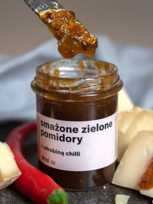 Zielone smażone pomidory z odrobiną chilli